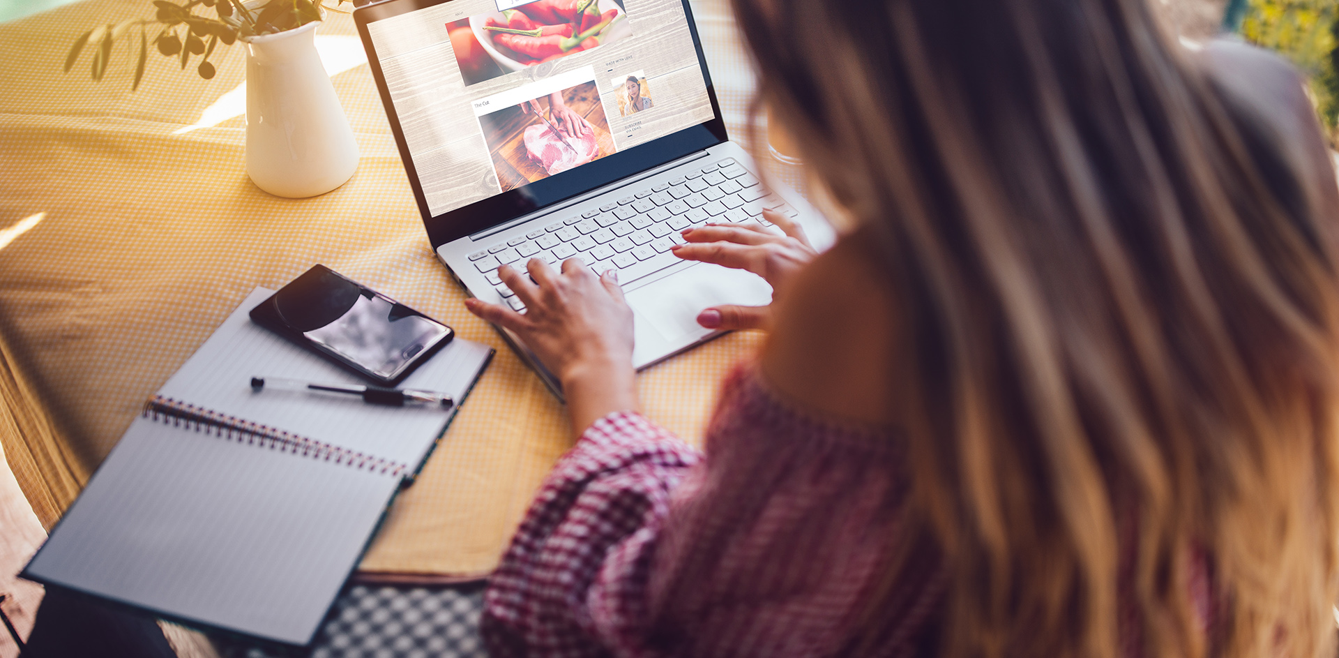 WomanSurfingWeb_GettyImages-905508166_HomeFeature